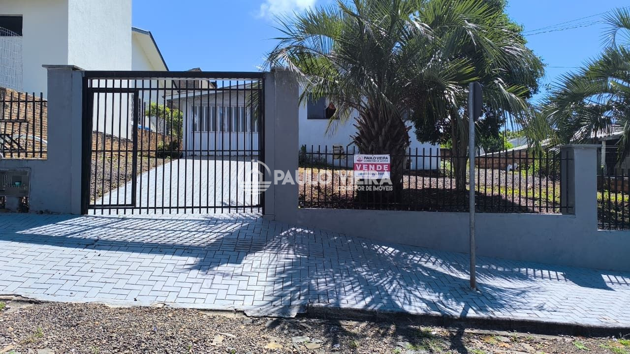 CASA DE ALVENÁRIA AMPLA