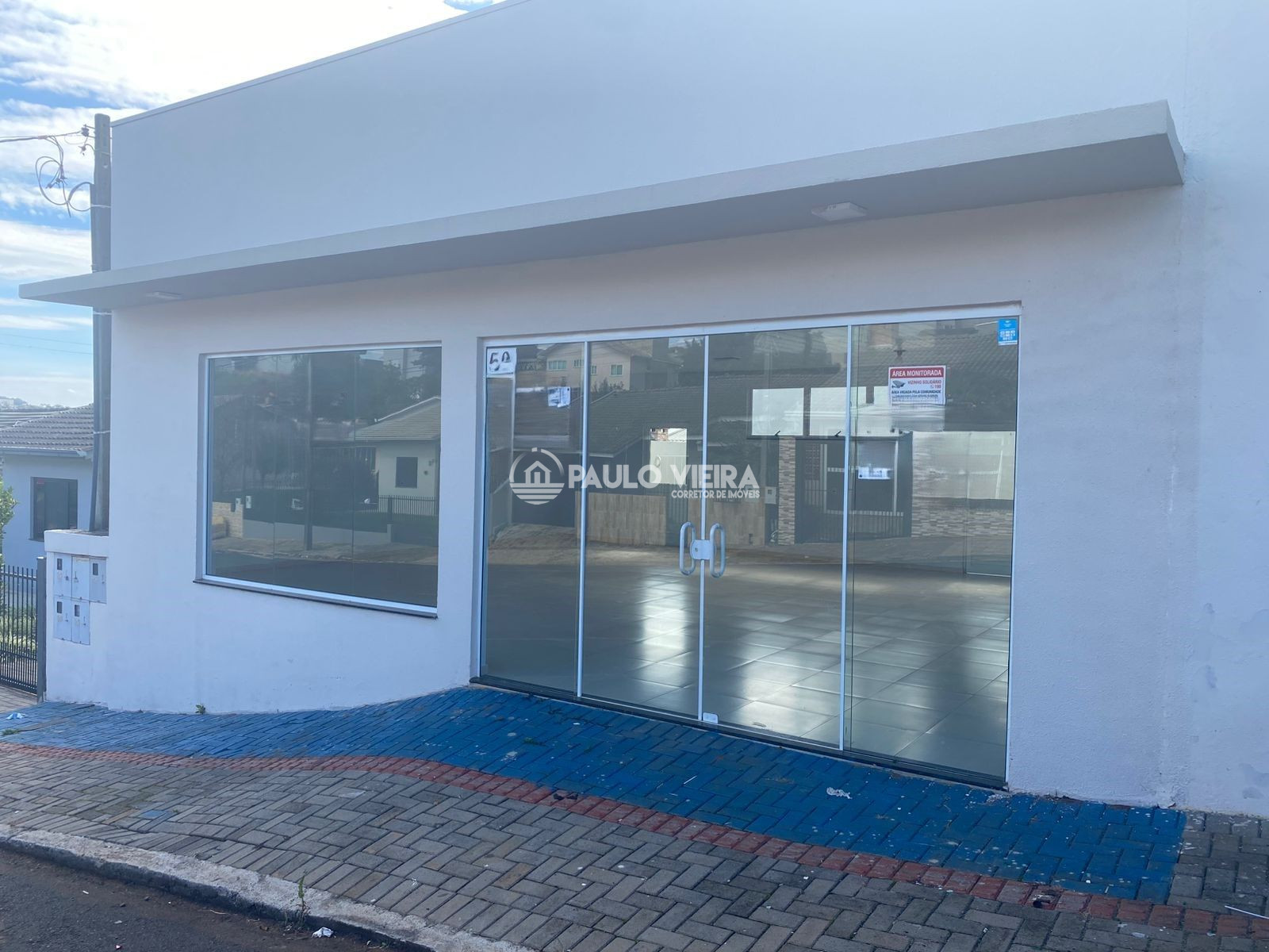 SALA COMERCIAL AMPLA