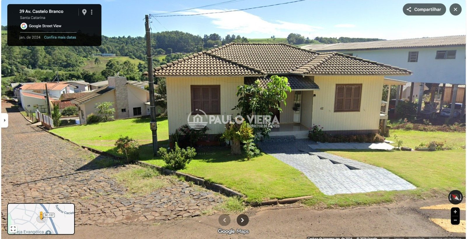 CASA COM DOIS PAVIMENTOS NA AVENIDA
