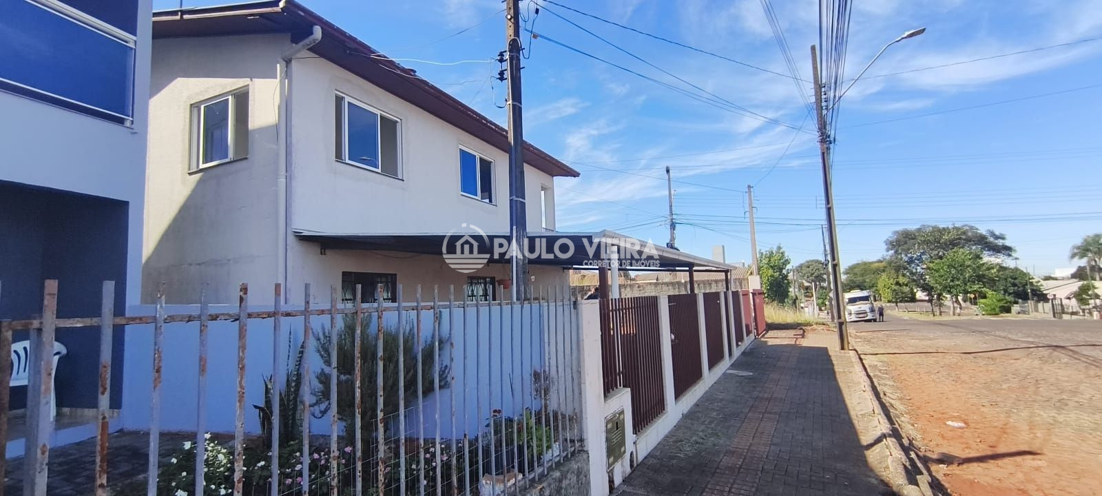 CASA COM LOTE AMPLO 