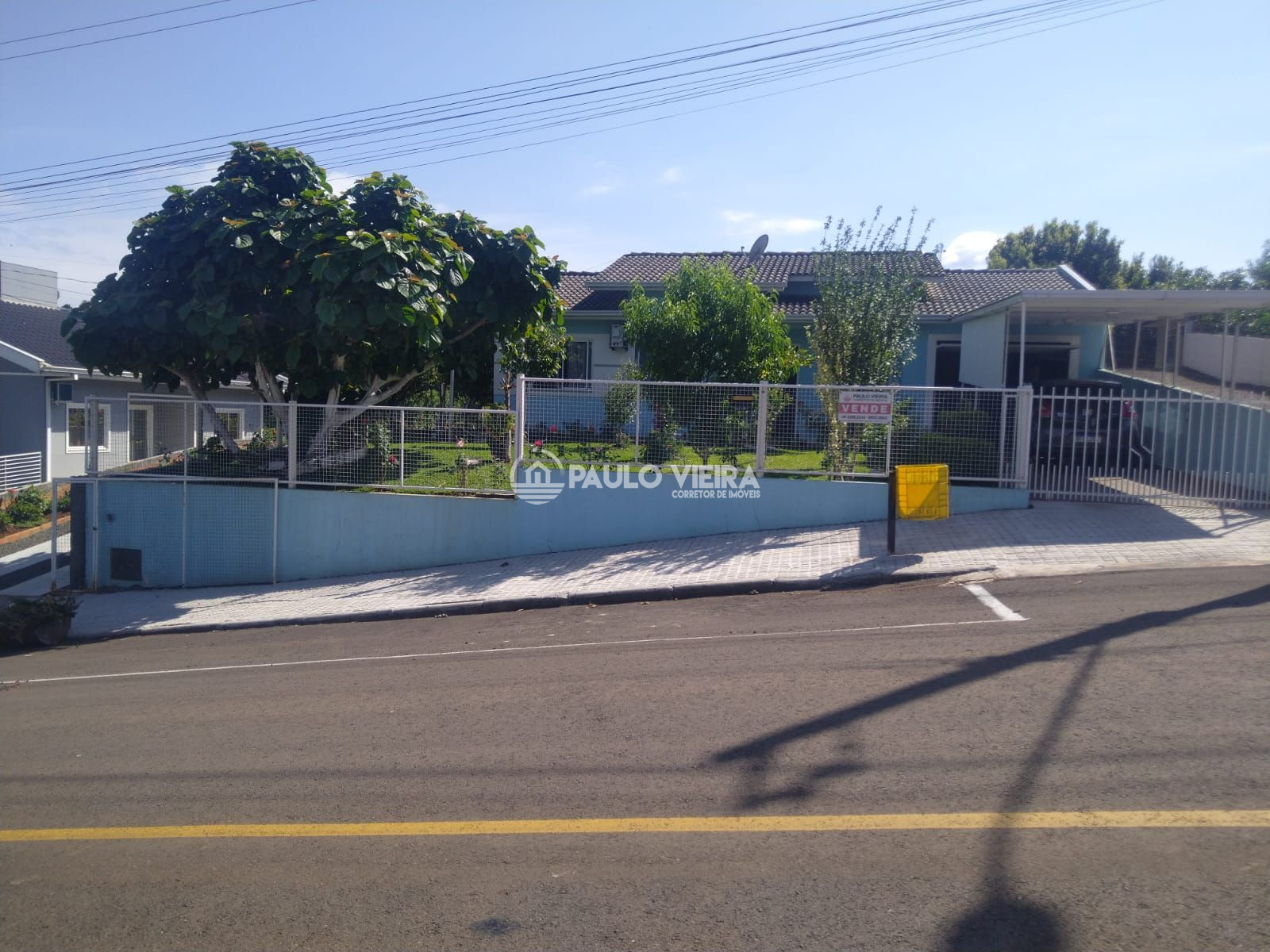 CASA COM ÓTIMA VISTA DA CIDADE