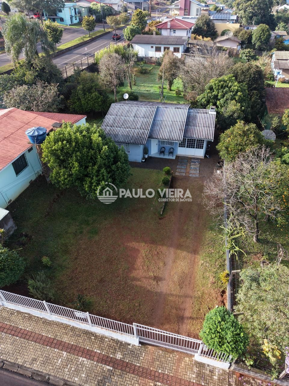 CASA COM LOTE AMPLO NO CENTRO - ACEITA APARTAMENTO NO 