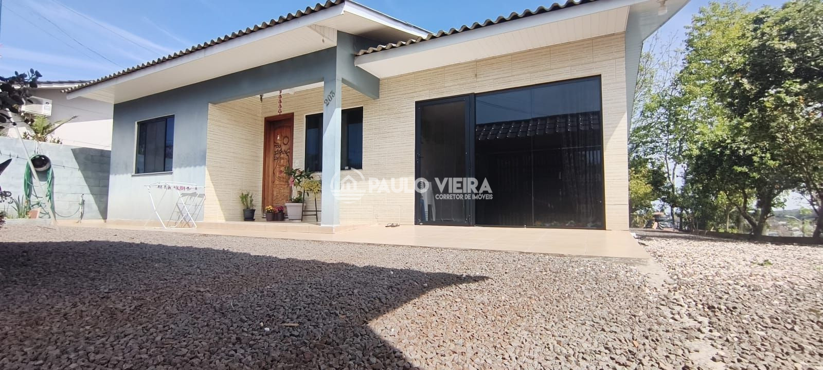CASA COM 110M2 DE ESQUINA 