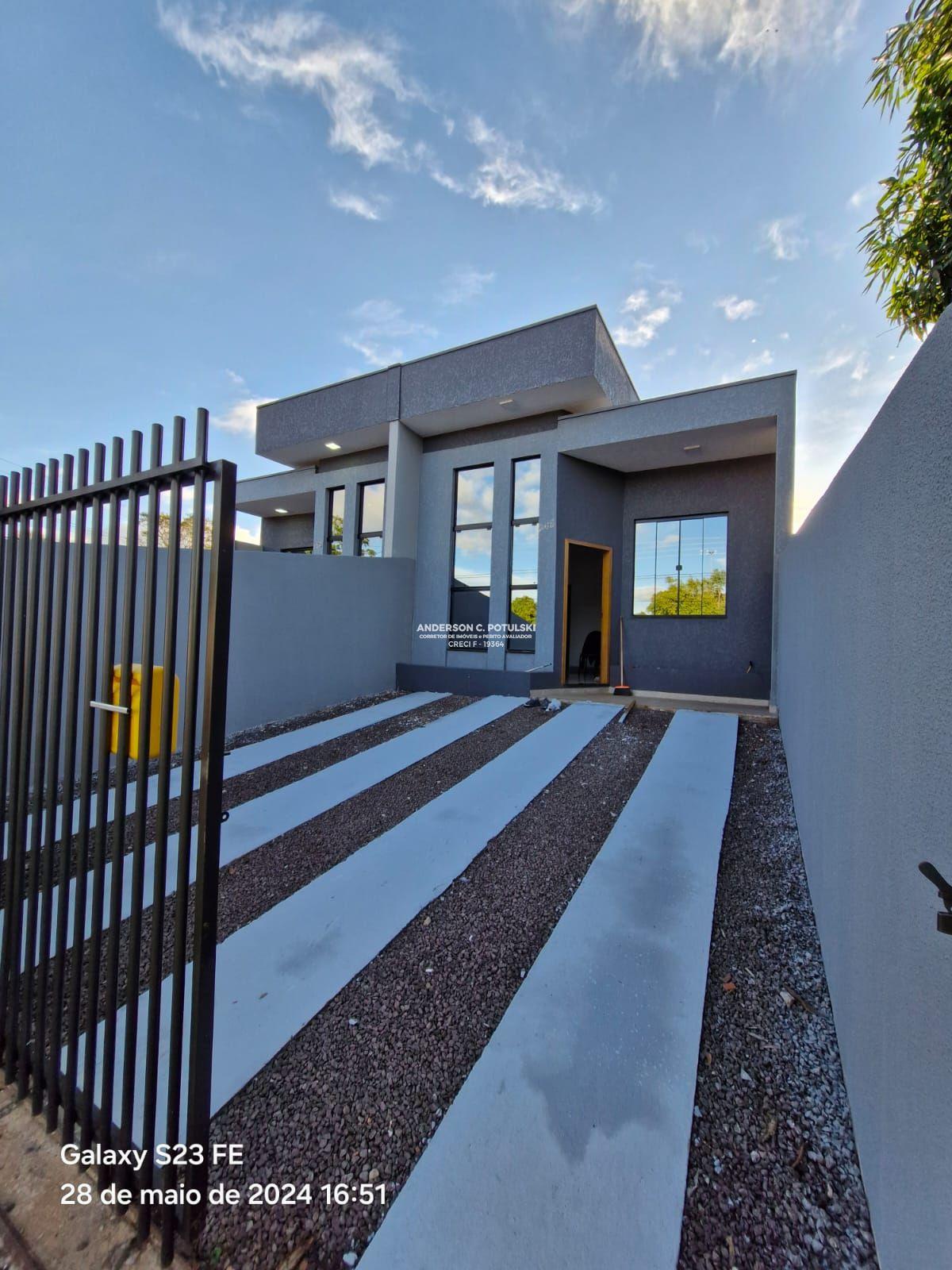 Casa Com Suíte no Bairro Brasília