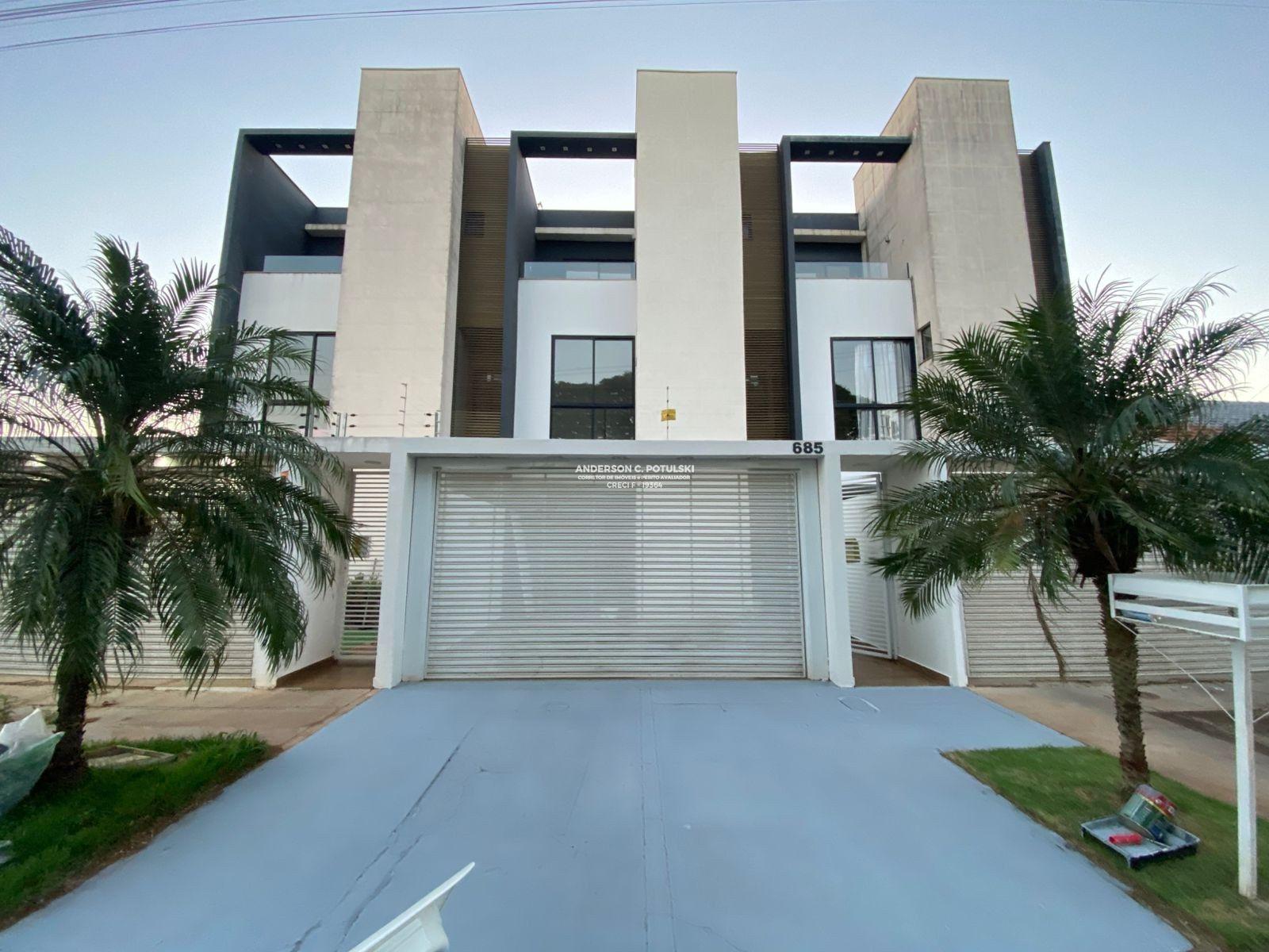 SOBRADO TRIPLEX SEMI MOBILIADO
