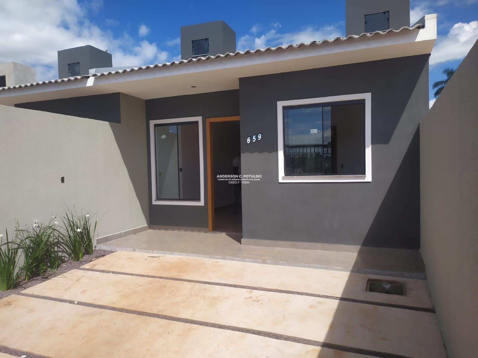 CASA 02 QUARTOS E QUINTAL NOS FUNDOS