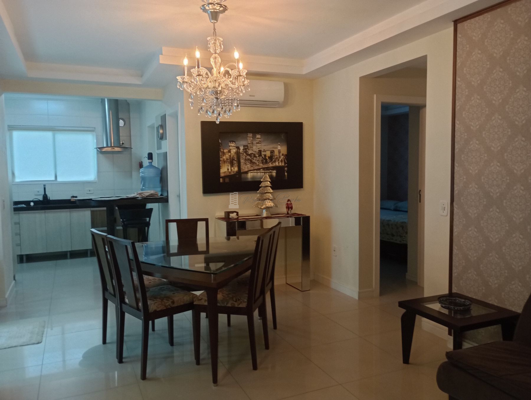 APARTAMENTO 2 SUTES BEM MOBILIADO E CLIMATIZADO, MEIA PRAIA, 2 VAGAS DE GARAGEM