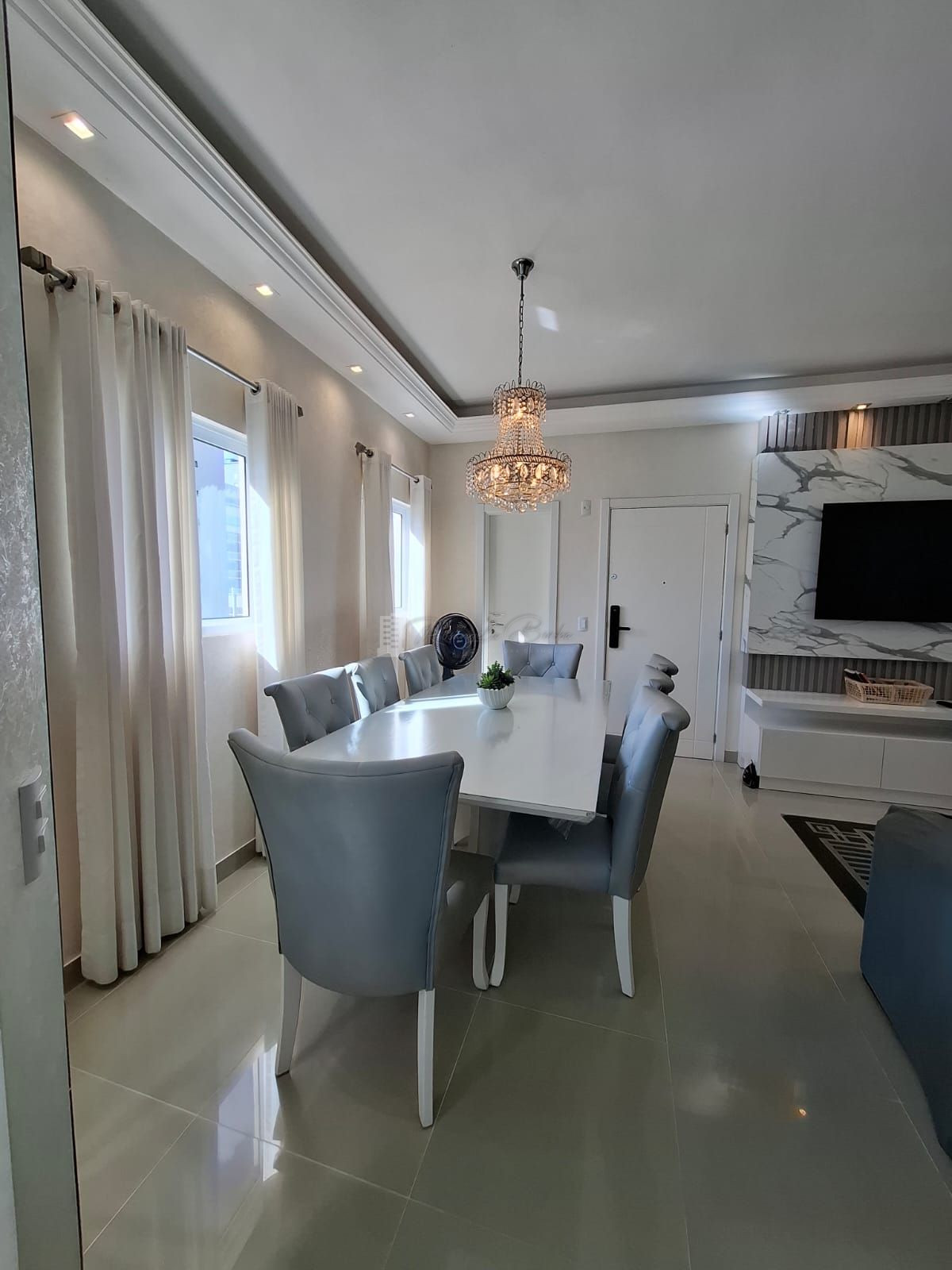 APARTAMENTO 3 SU�TES, BEM MOBILIADO E CLIMATIZADO, 2 VAGAS, PROXIMO AOS SHOPPING