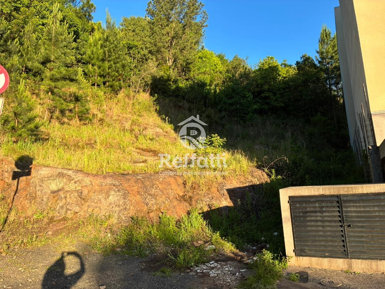🌴 Vende-Se , terreno de 400m2, com projeto  estrutural, arquitetônico, A