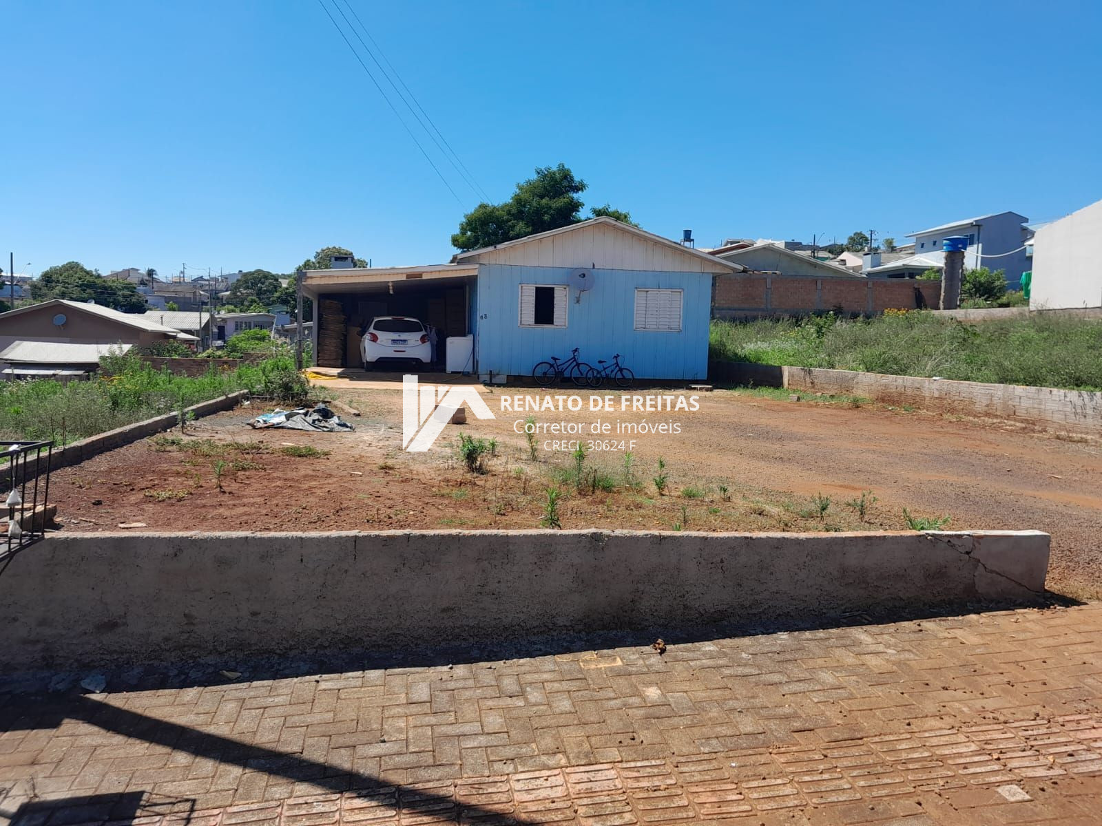CASA DE MADEIRA NO ARAUCÁRIA PARK 