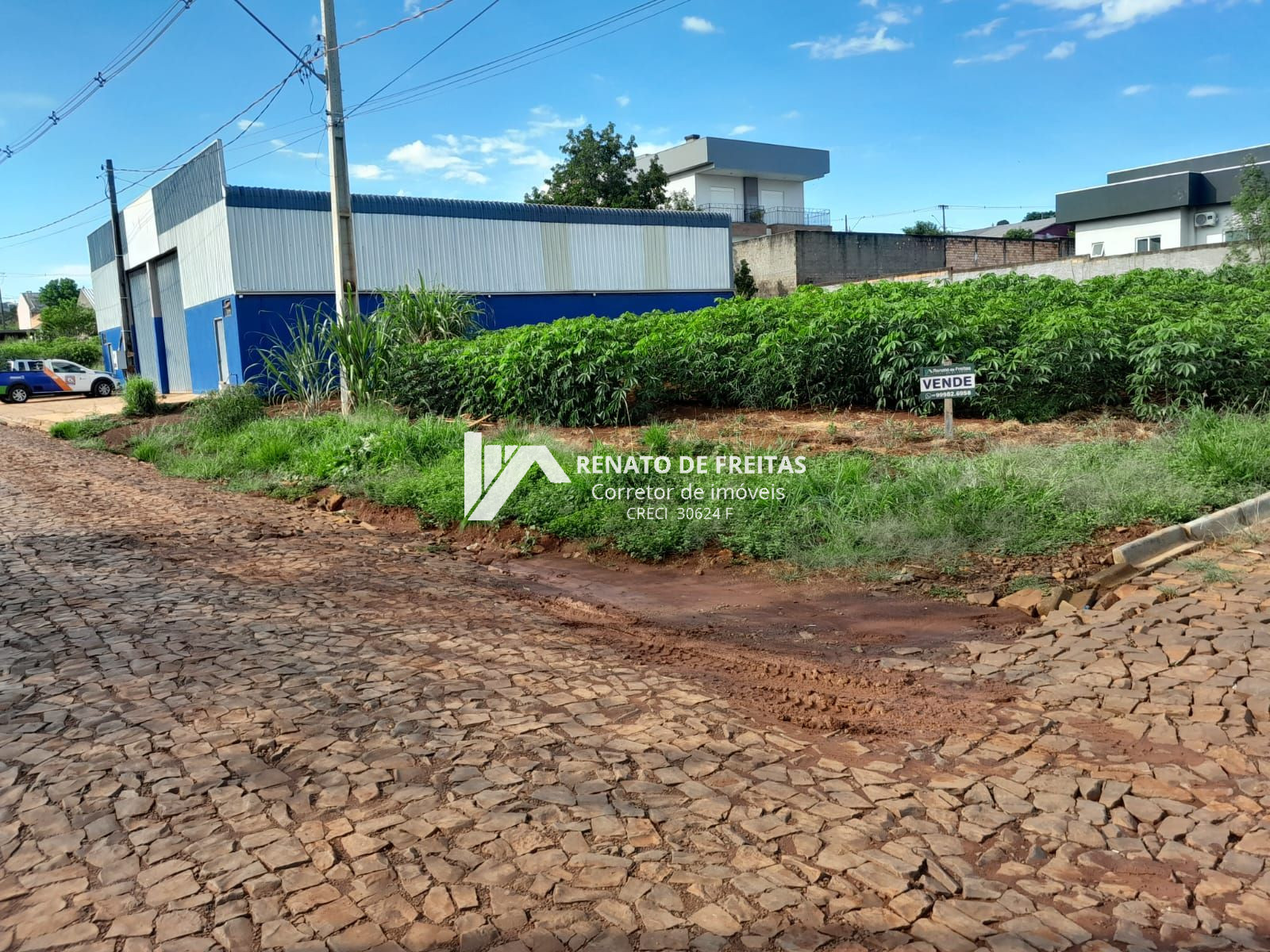 TERRENO DE ESQUINA NO ARAUCARIA PARK