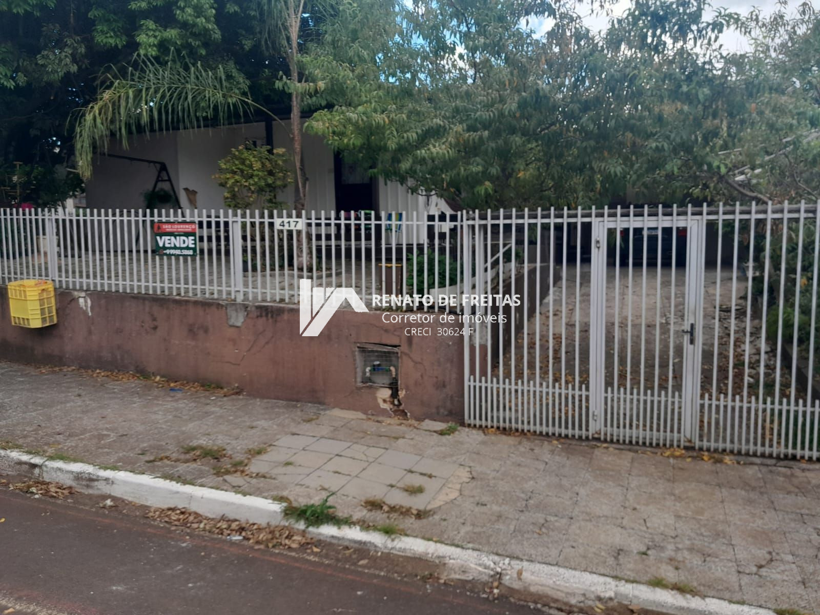 CASA COM EXCELENTE LOCALIZAÇÃO