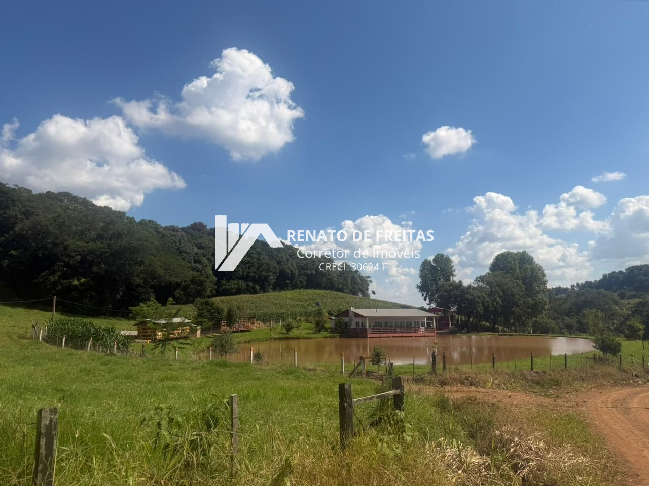 ÁREA DE TERRA COM SEDE 