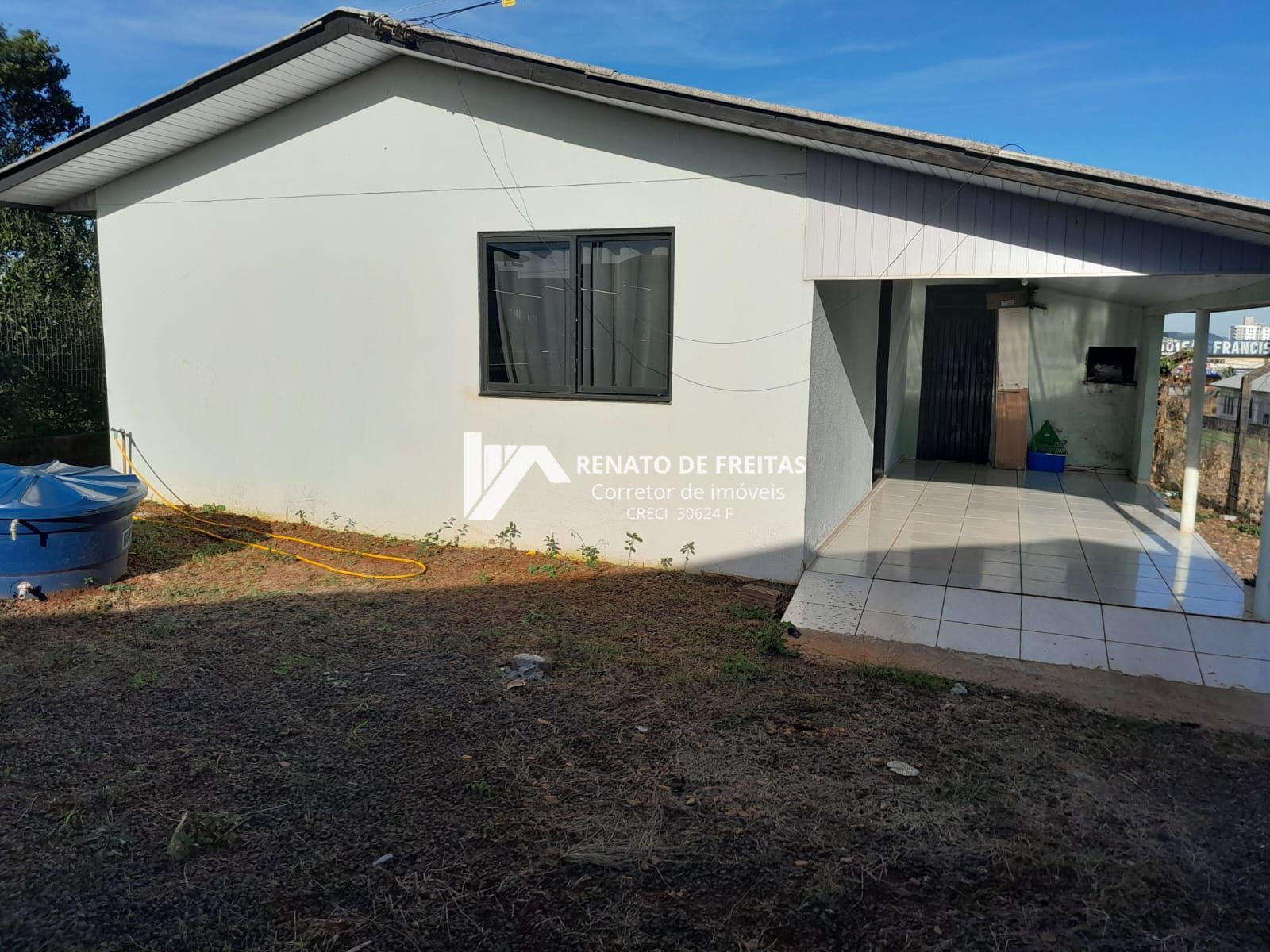 CASA DE FUNDOS PARA VENDA