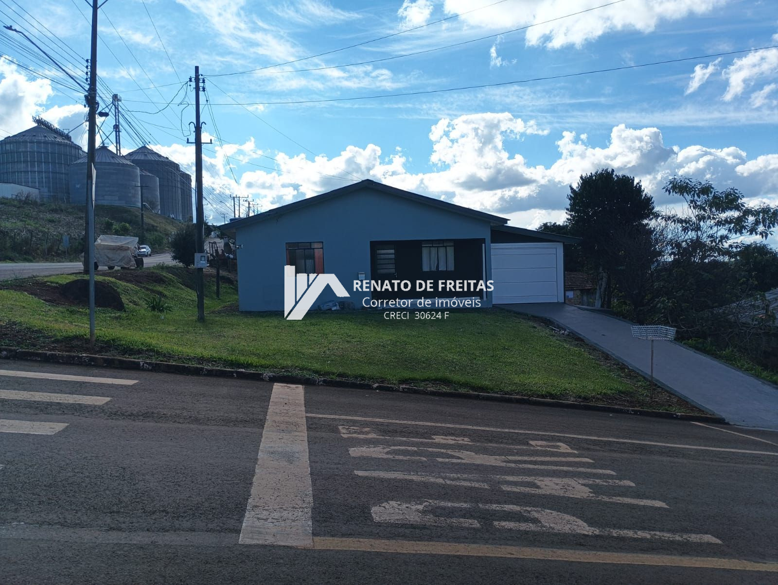 CASA BEM LOCALIZADA EM MARIOPOLIS- PR