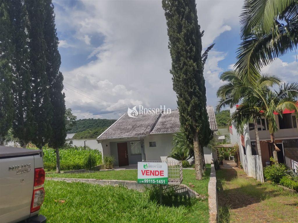 Linda casa no alagado do Cruzeiro do Igua?u 