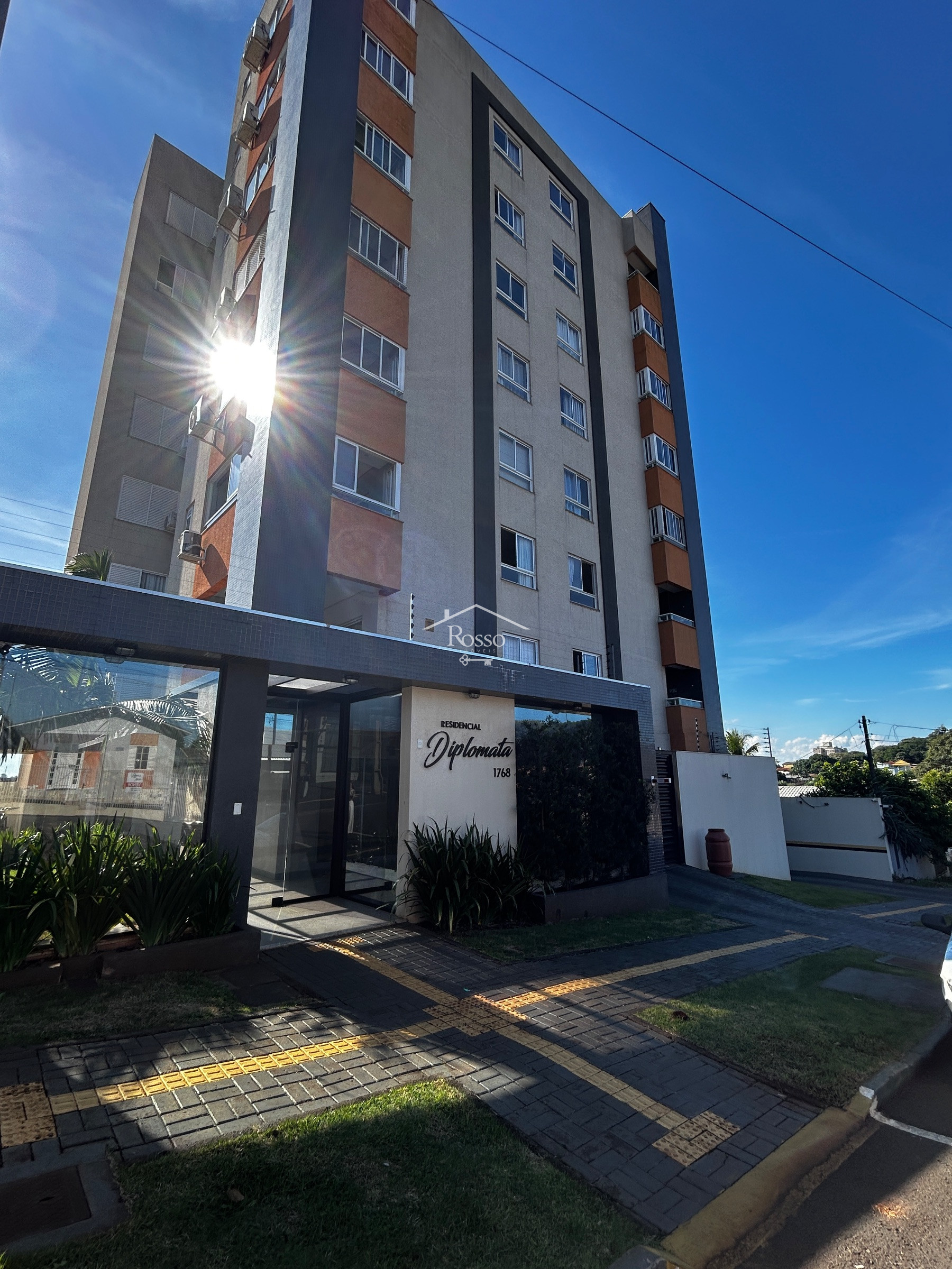 Apartamento com 1 suite + 2 quartos