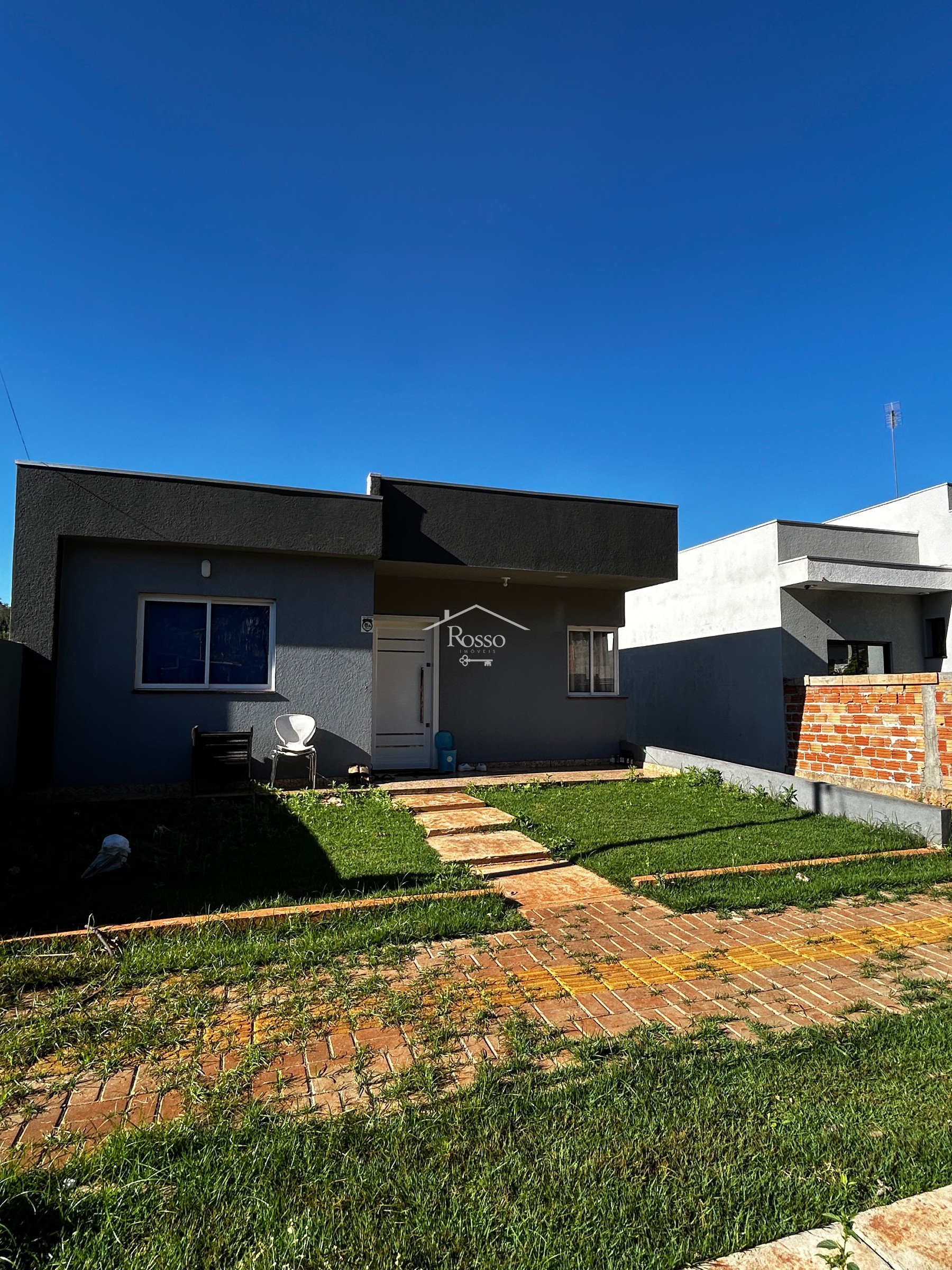 casa com porao no lot. Florença