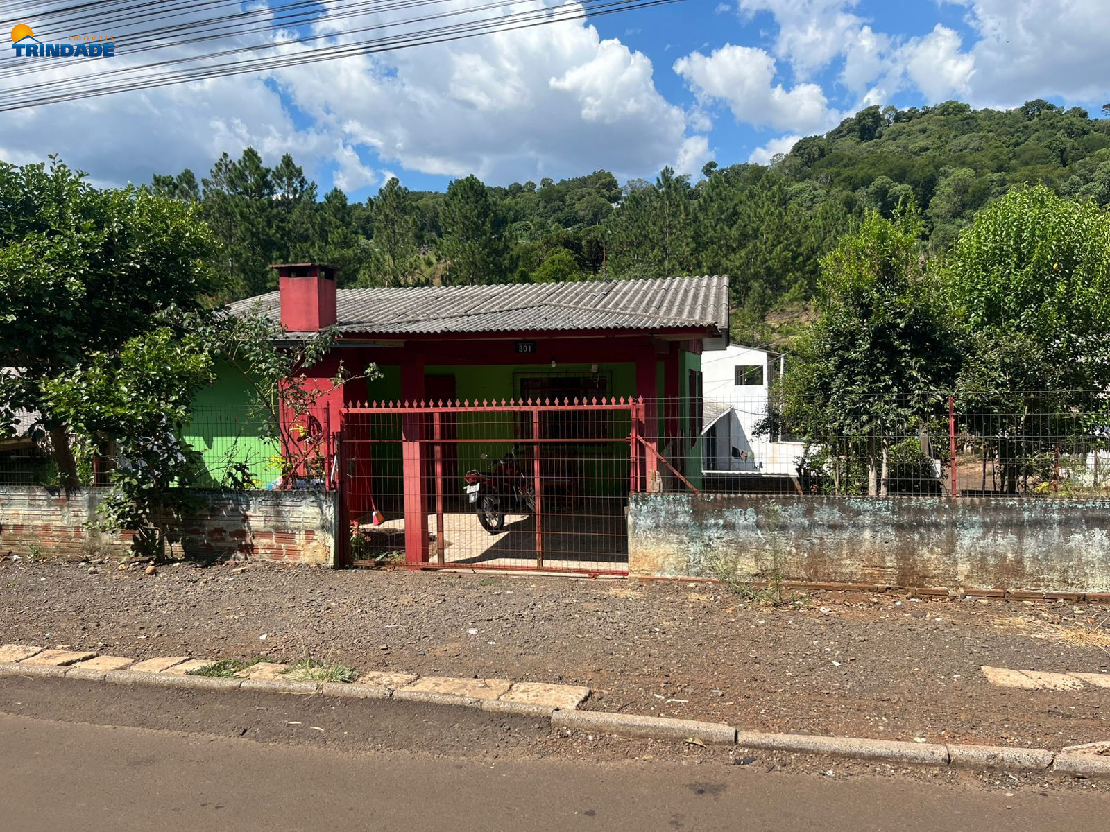 EXCELENTE CASA DE ESQUINA