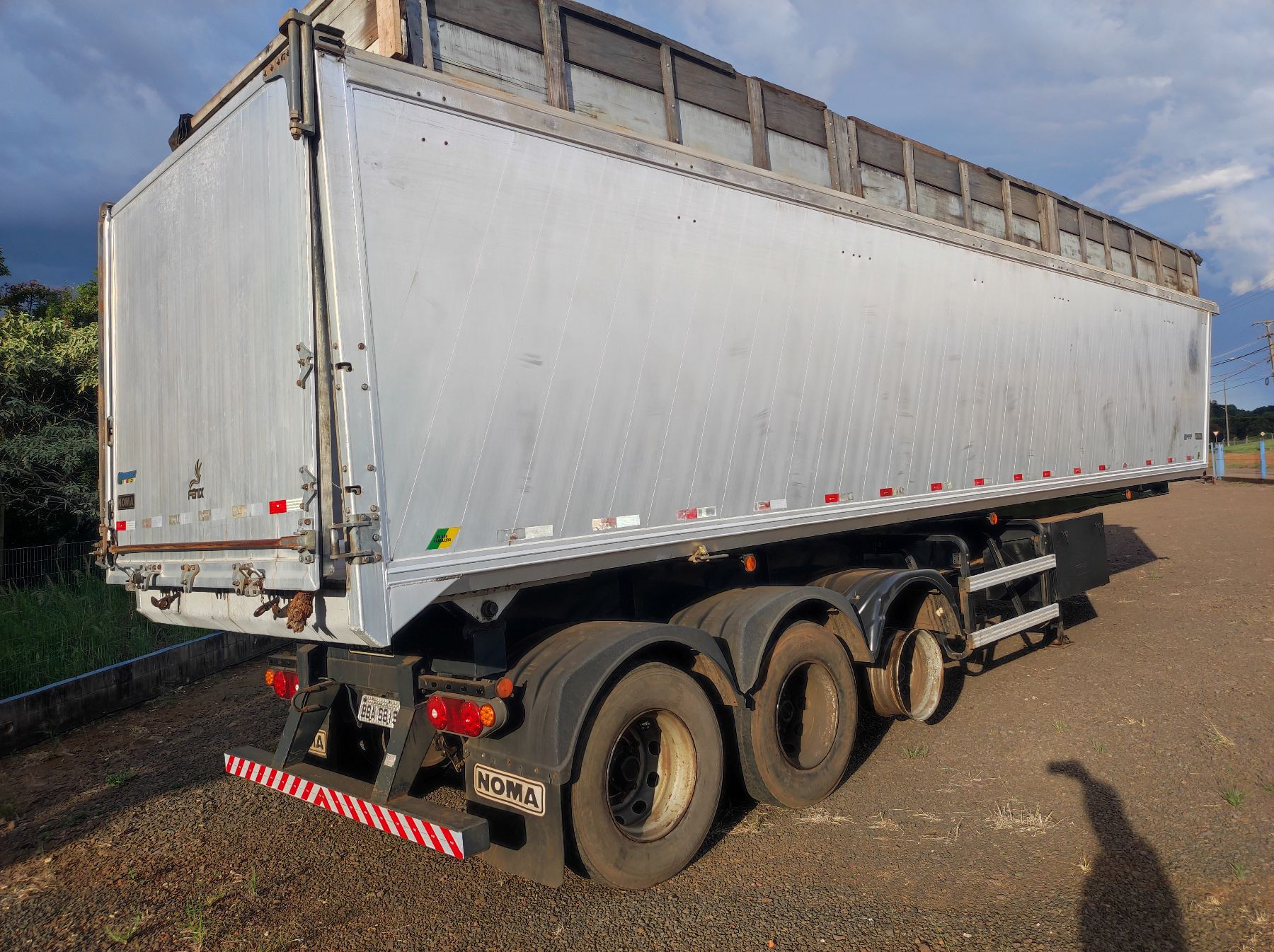 Semi Reboque Noma Basculante 2016/2016, 6x2 53,5m3 em Aluminio