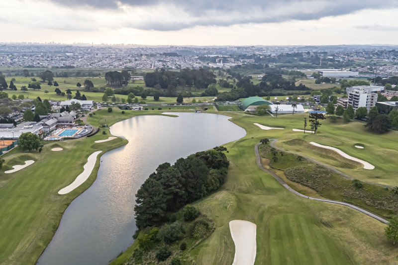 Curiosidades do Alphaville Graciosa: Ruas com Nomes de Rios, Peixes, Pássaros e Árvores, Golfe e o Castelo do Atuba