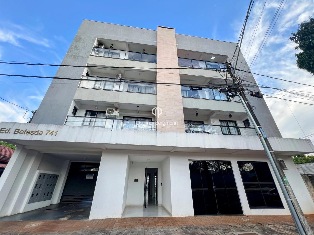 - - - APARTAMENTO COM SUTE + 01 QUARTO - - -