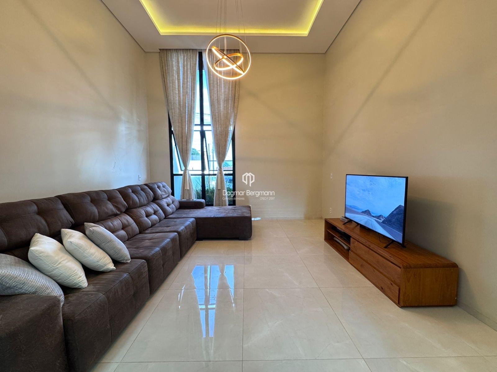 CASA COM AMPLA SOBRA DE TERRENO NO JD PANCERA