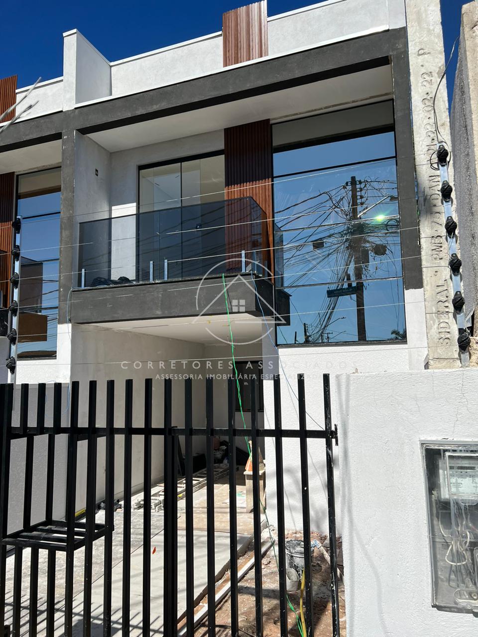 Sobrado Mobiliado ? venda no  Pinheirinho 2 quartos sendo 1 su...