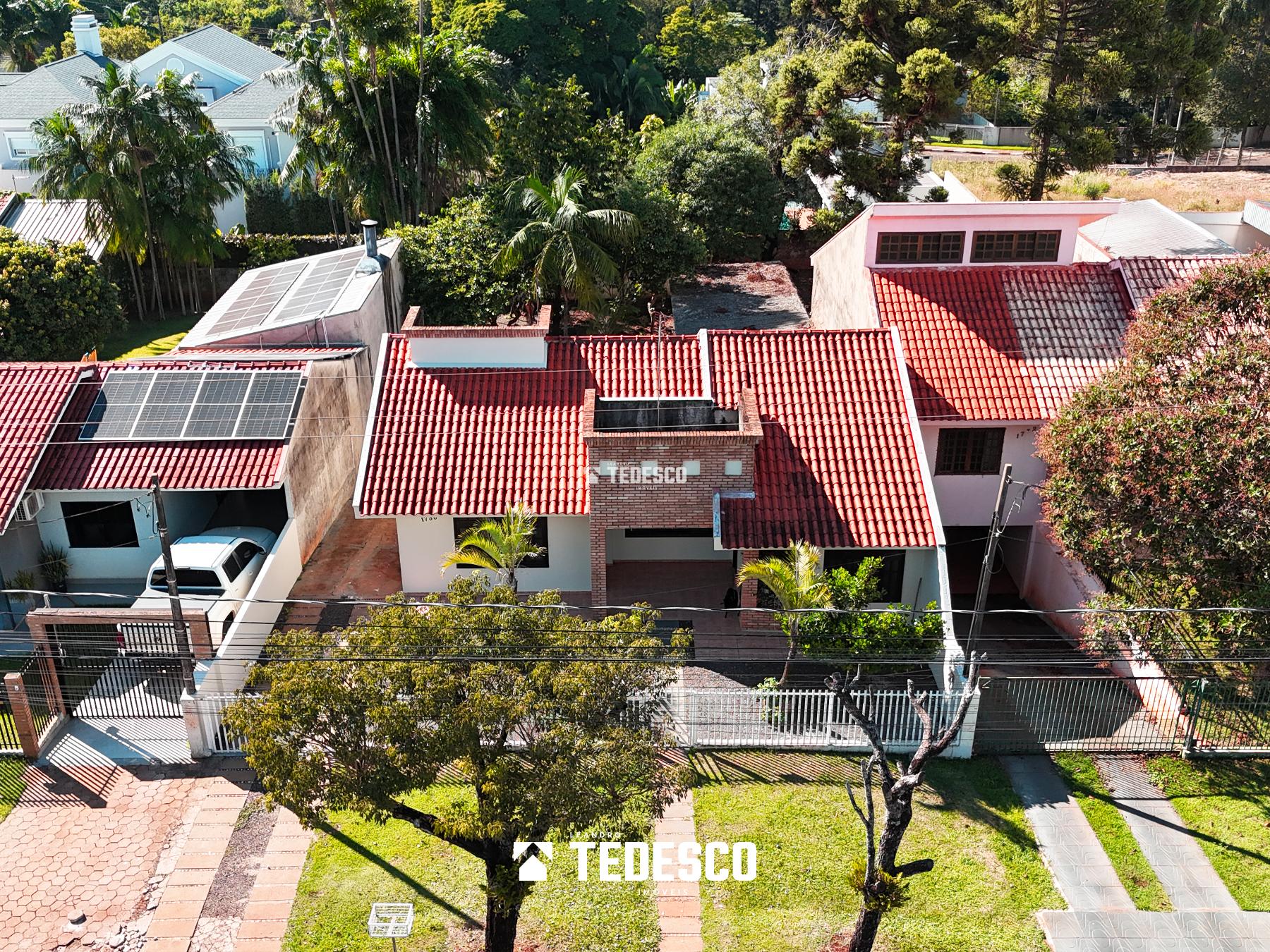 Bela Casa em Excelente Localização à Venda no Jardim Pancera