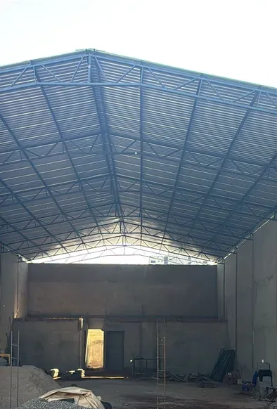 BARRAC?O COM UMA SALA PARA ALUGAR