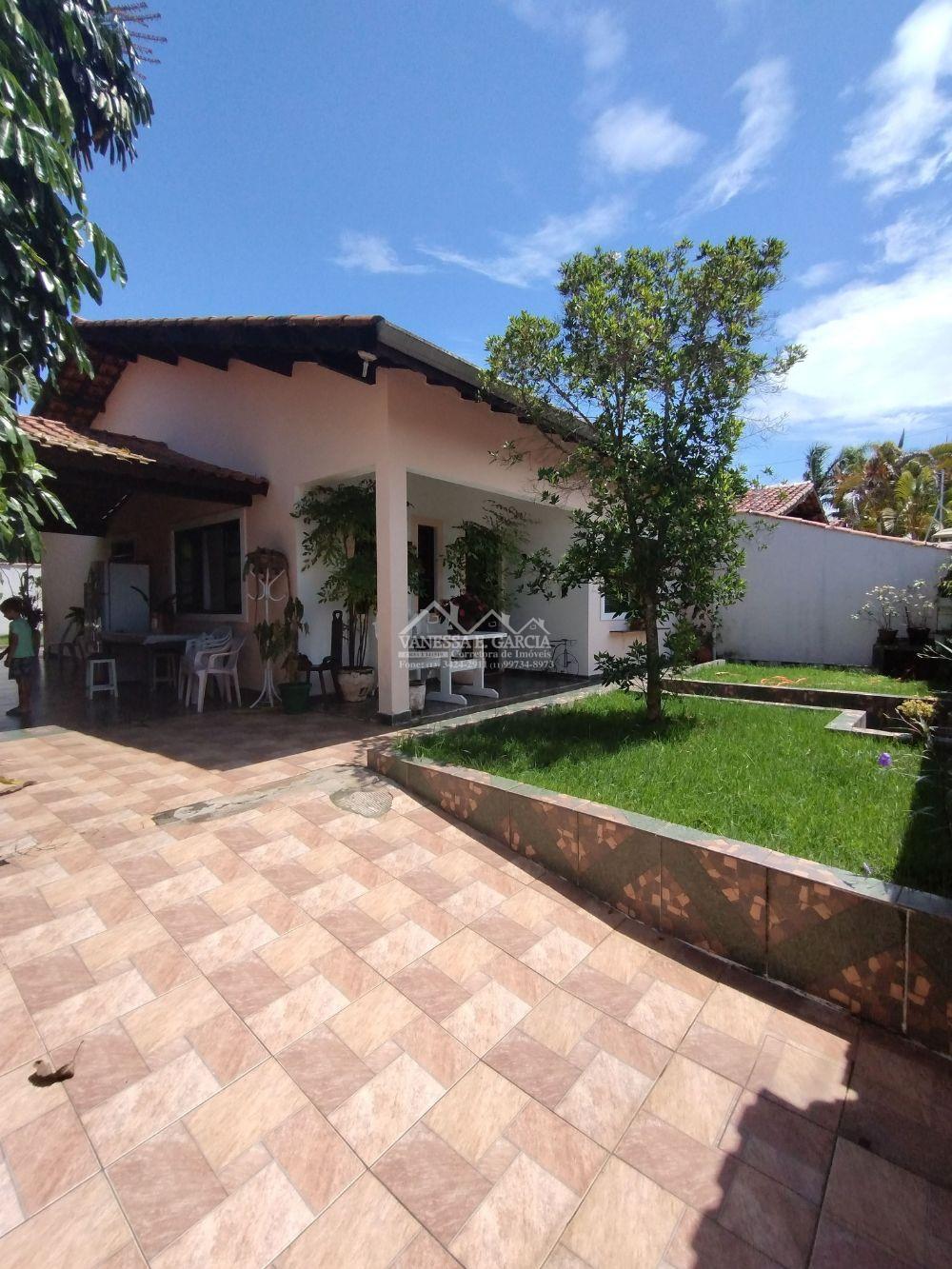 Casa com piscina, lado praia (550 mts de distancia da praia), rua pavimentada