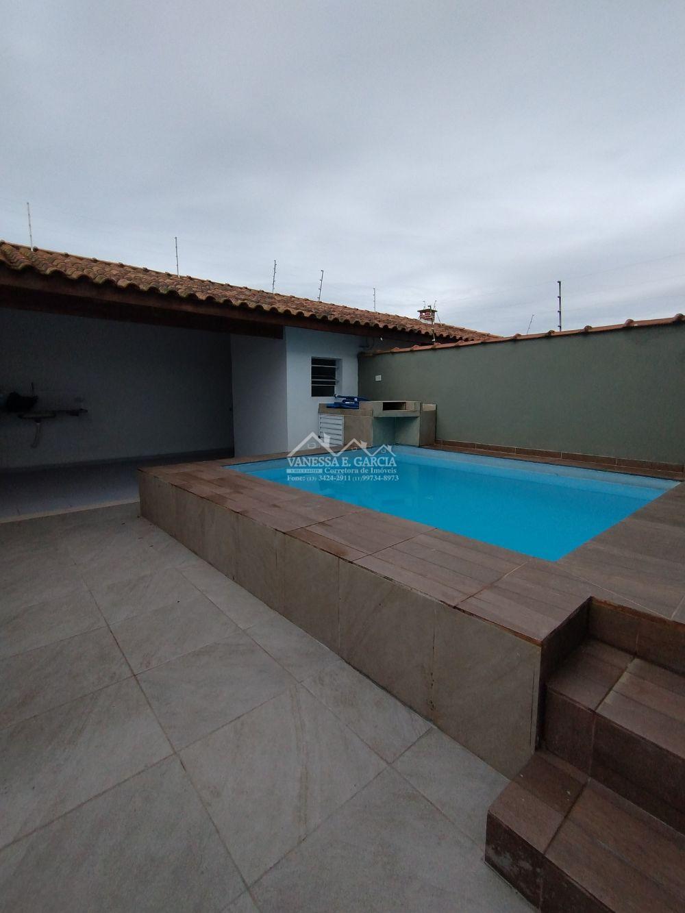 Casa com piscina, lado praia (550 mts de distancia da praia), rua pavimentada